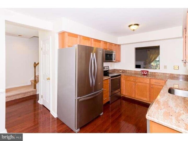 Building Photo - 137 Discovery Ct