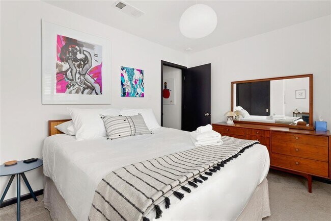 Building Photo - 705 Battle Bend Blvd