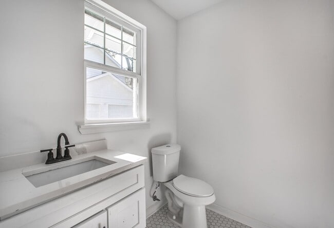 Building Photo - Elegant Midtown Memphis Single-Family Home for Lease