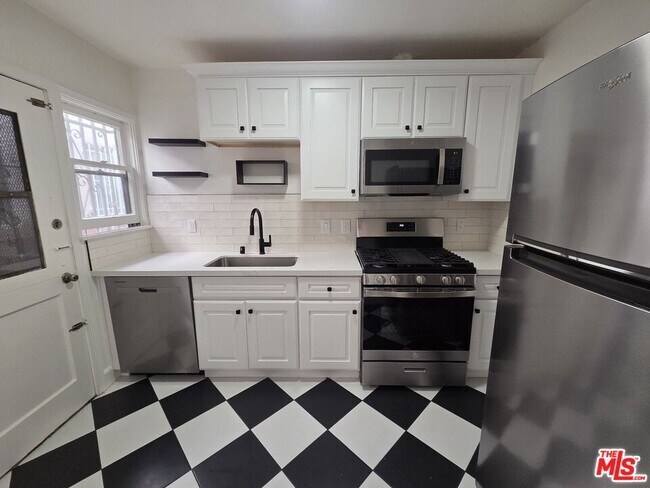 Building Photo - 107 N Sweetzer Ave