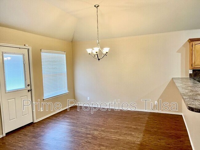 Building Photo - 108 E Granger St