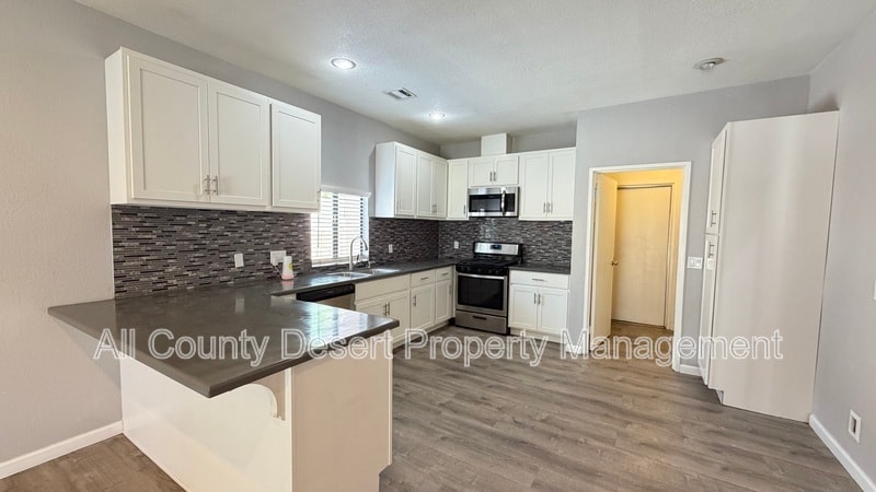 Building Photo - 9591 Capiland Rd