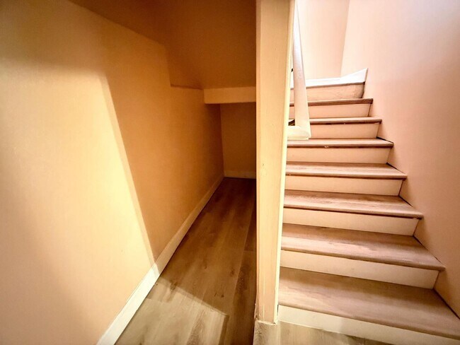 Building Photo - 8027 Ney Ave