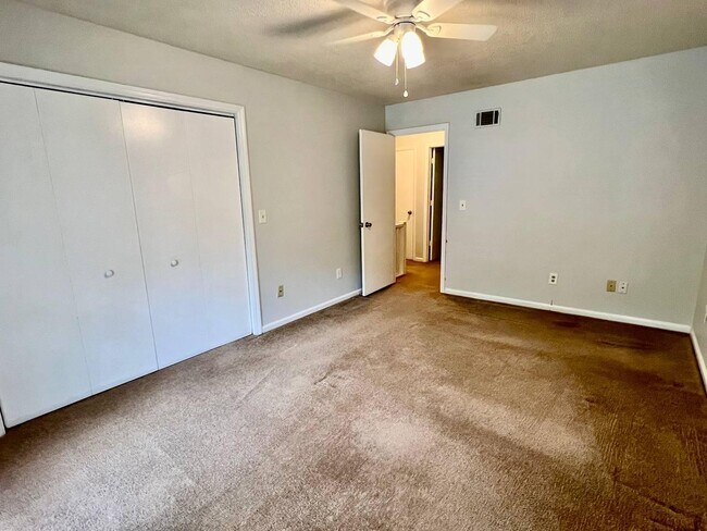 Building Photo - 113 Timber Ln