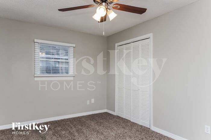Building Photo - 881 Park Manor Dr
