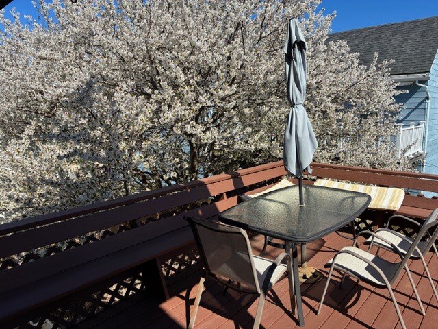 Building Photo - 13 Home St