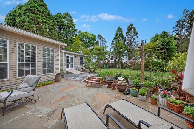 Building Photo - 5409 Dwight Dr