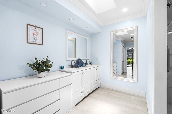 Building Photo - 2328 SE 27th St