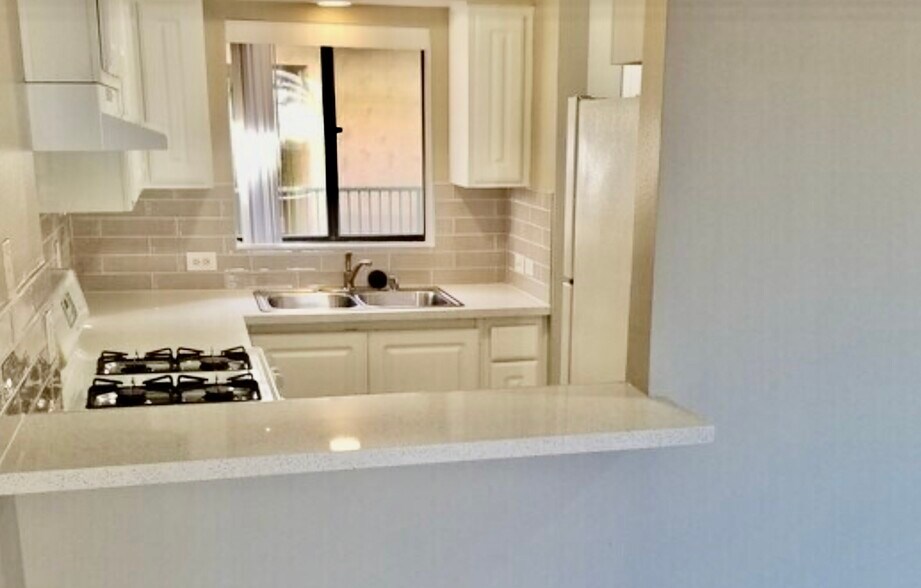 Building Photo - 3855 Vinton Ave