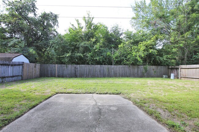 Building Photo - 7814 Barnhill Dr