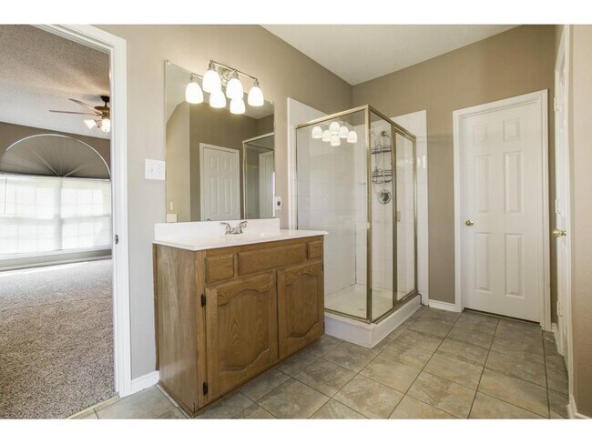 Building Photo - 137 W Clubview Ct