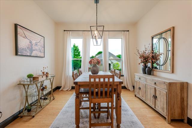 Building Photo - 560 Inwood St