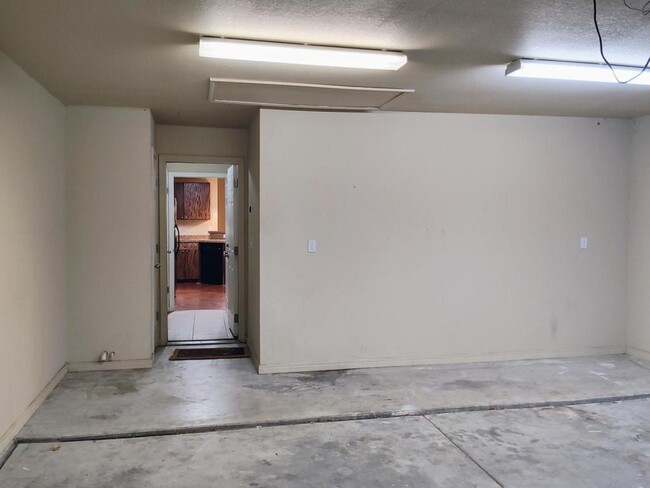 Building Photo - 2813 Conner Dr