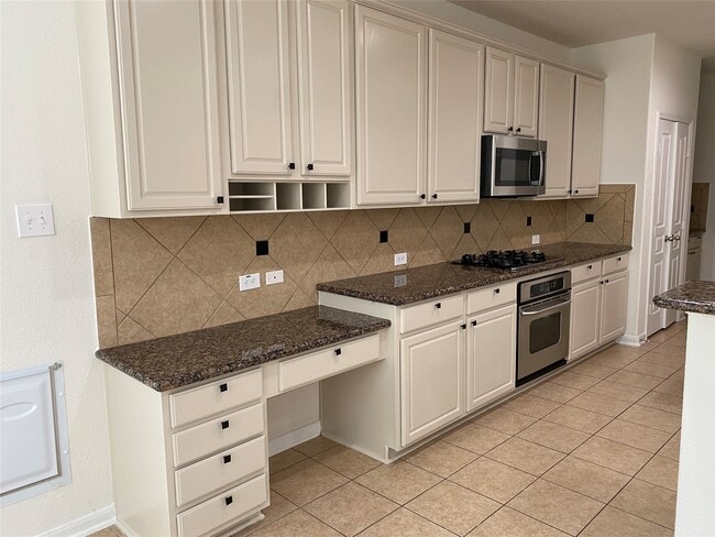 Building Photo - 9535 Empress Crossing Dr
