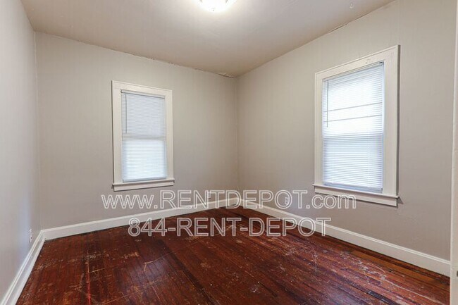 Building Photo - 1413 S Harlan Ave