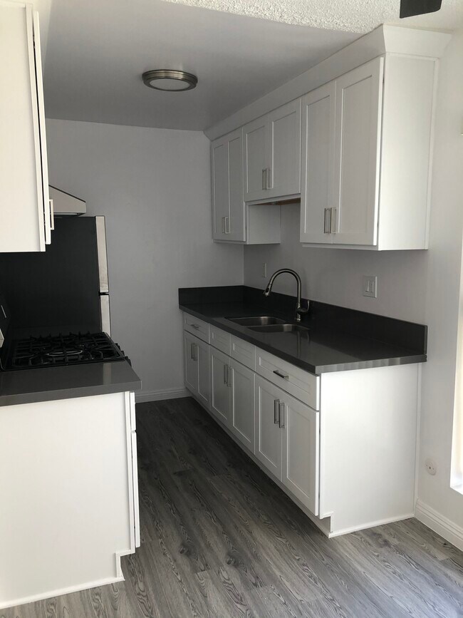 Building Photo - 3337 S Durango Ave