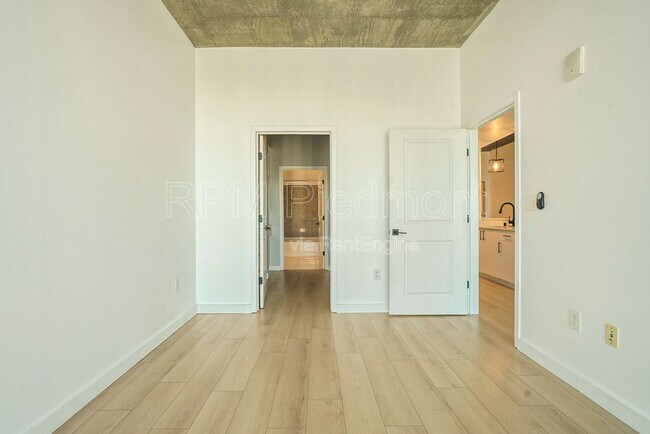 Building Photo - 250 Pharr Rd NE