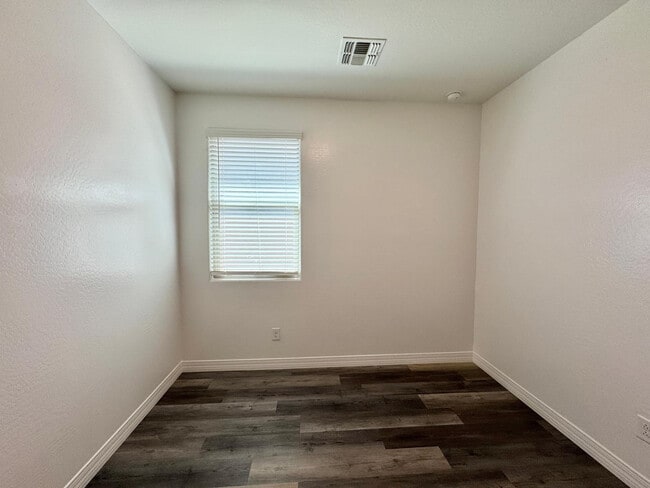 Building Photo - 9006 W Rancho Dr