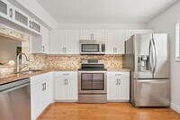 Building Photo - 15450 Pembridge Dr