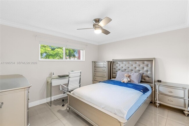 Building Photo - 9200 N Hollybrook Lake Dr