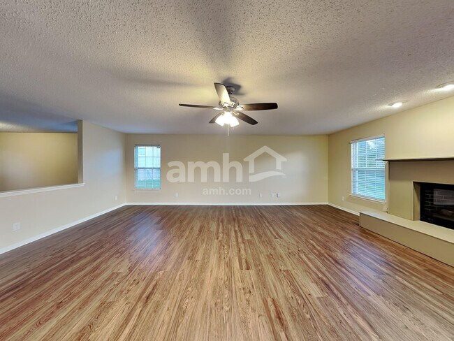 Building Photo - 13993 Meadow Lake Dr