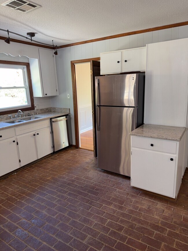 Building Photo - 4064 Johnstown Dr