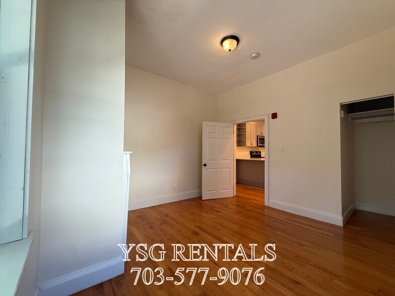 Building Photo - 17 Lambert Ave