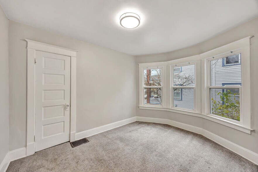 Building Photo - 2241 Hannaford Ave