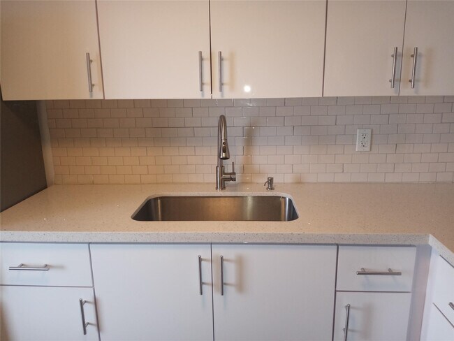 Building Photo - 4770 NW 10th Ct