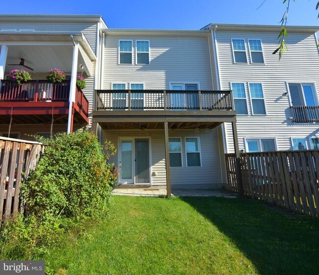 Building Photo - 165 Solara Dr
