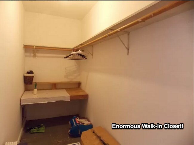 Building Photo - Sprawling 2BR in Queen Anne Victorian | Enormous Living Room | Walk-In Closets | East Rock