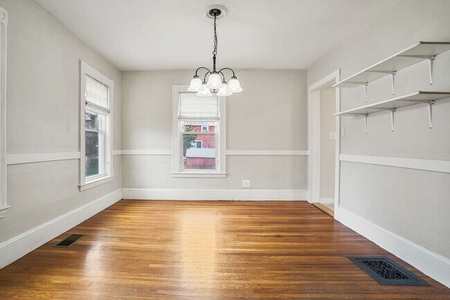 Building Photo - 16 Gordon St