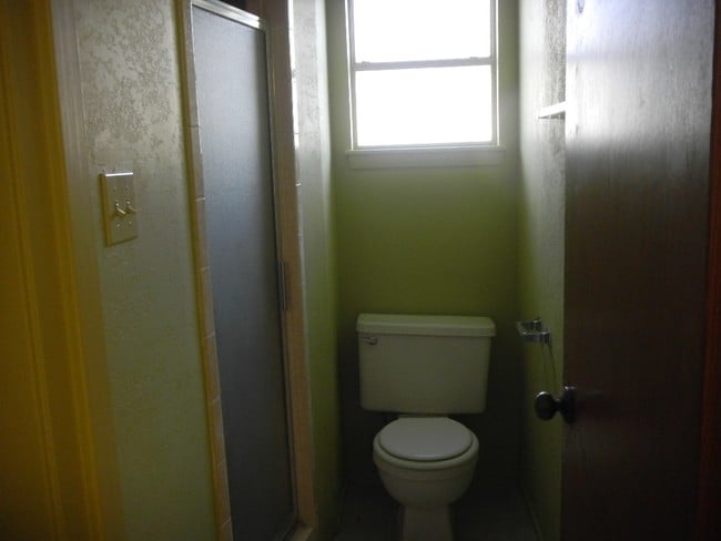 Building Photo - 112 King Charles Pl