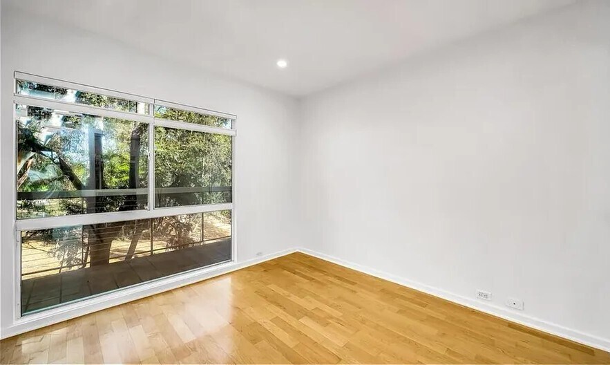 Building Photo - 330 S Barrington Ave