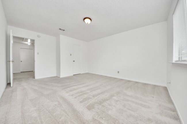 Building Photo - 15534 Weldon Dr