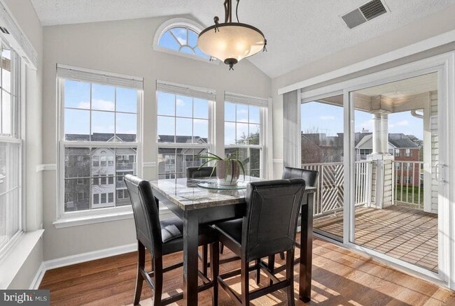 Building Photo - 2443 Blue Spring Ct