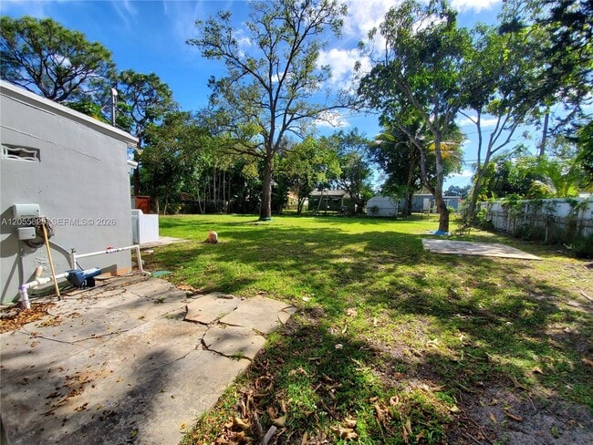 Building Photo - 1050 NW 127th St
