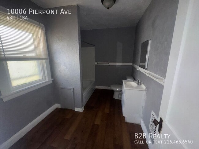 Building Photo - 10006 Pierpont Ave