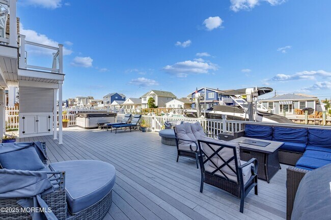 Building Photo - 206 N Lagoon Rd