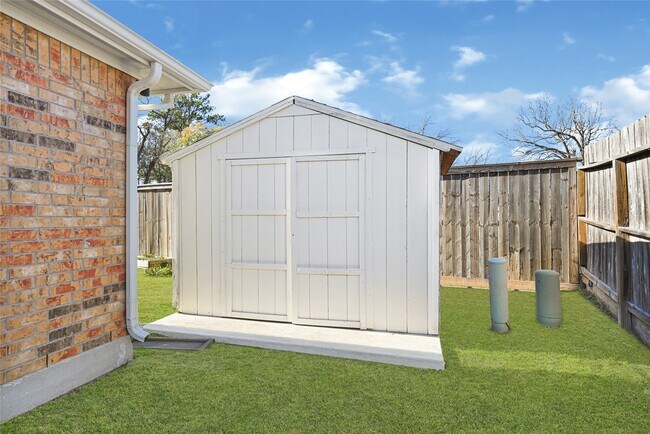 Building Photo - 5318 Champions Way Ln