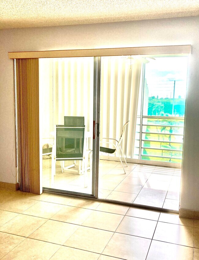 Building Photo - 321 SE 3rd St