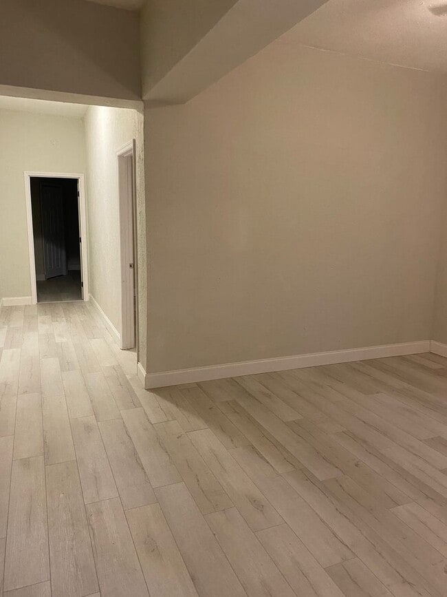 Building Photo - CHARMING 2 BEDROOM 1 BATH APARTMENT HOME - $500 OFF FIRST MONTH RENT!