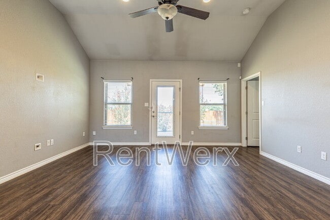 Building Photo - 120 Navarro Xing