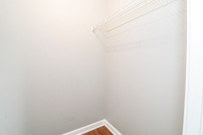 Building Photo - 1212 Kendall Dr