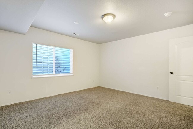 Building Photo - D20 5bdrm Home on Quiet Street in North Colorado Springs Area