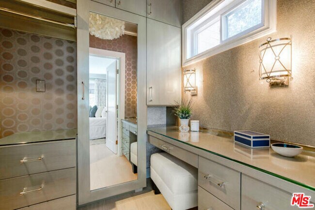 Building Photo - 1068 Casiano Rd