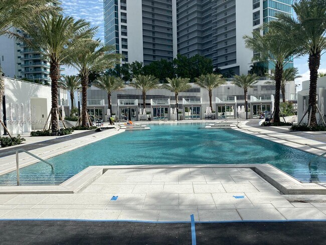 Building Photo - 851 NE 1st Ave