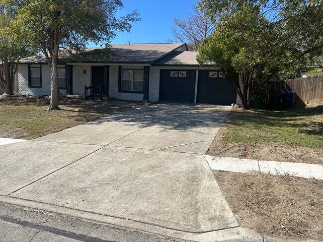 Building Photo - 1315 White Rock Dr