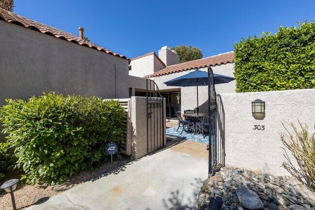 Building Photo - 303 Forest Hills Dr