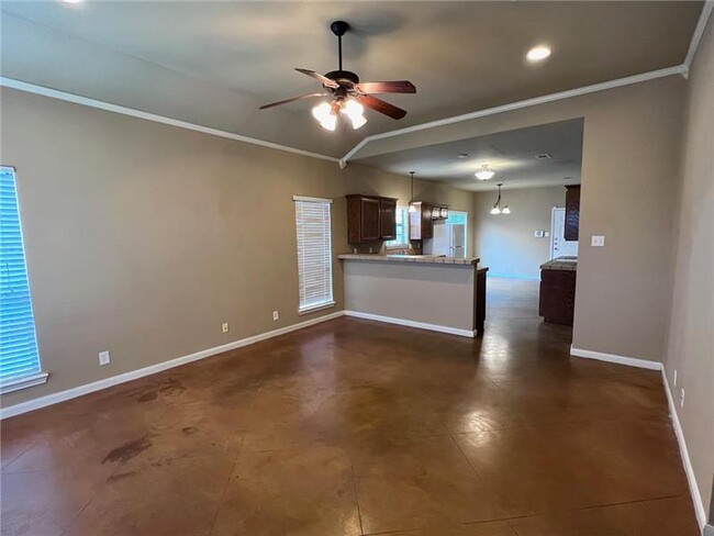 Building Photo - 208 Garden Dr